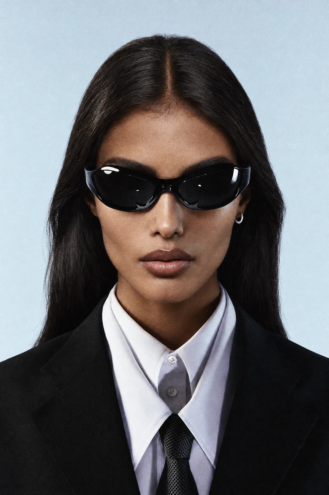Portrait with a tie and black sunglasses